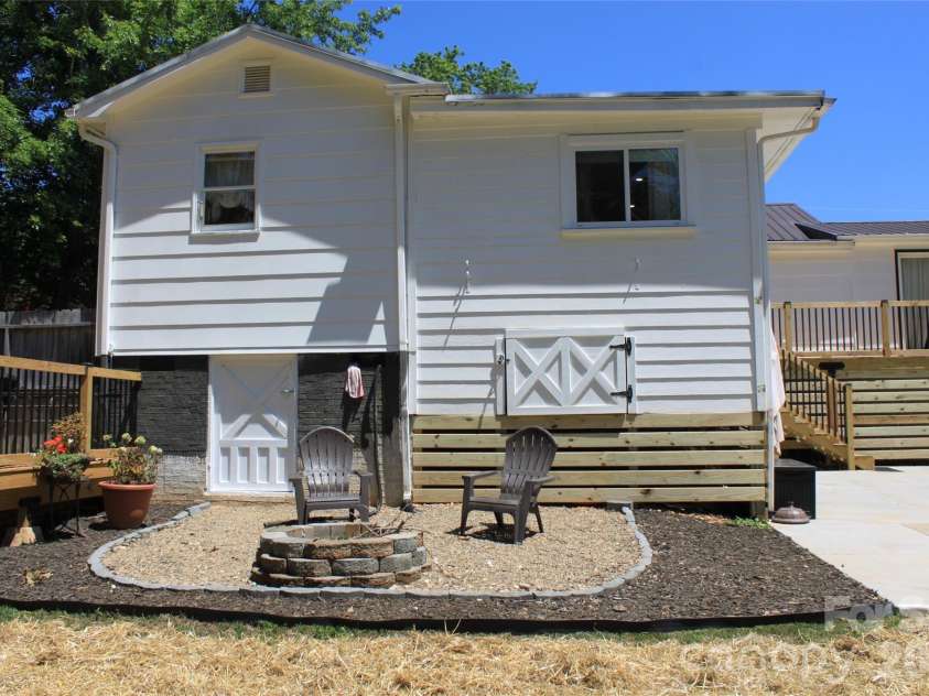 206 Bentwood Drive, Forest City, NC 28043.  MLS# CAR4403721, YatesRealty ID 37173. 