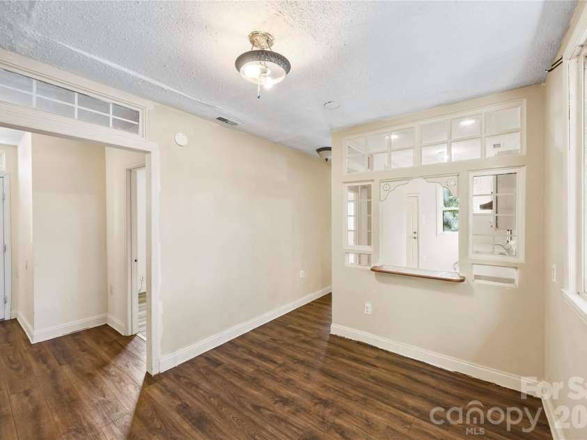 621 Pennsylvania Avenue, Charlotte, NC 28216.  MLS# CAR4369944, YatesRealty ID 37174. 