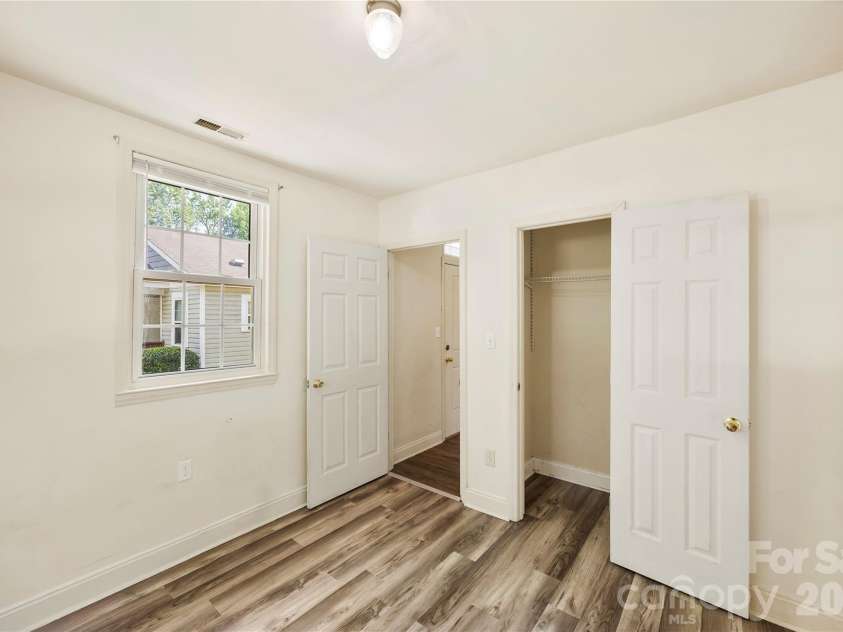 621 Pennsylvania Avenue, Charlotte, NC 28216.  MLS# CAR4369944, YatesRealty ID 37174. 