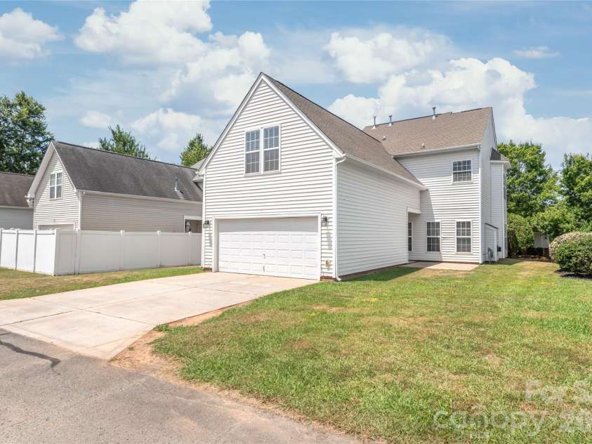 11705 Kingsley View Drive, Charlotte, NC 28277.  MLS# CAR4404564, YatesRealty ID 37176. 