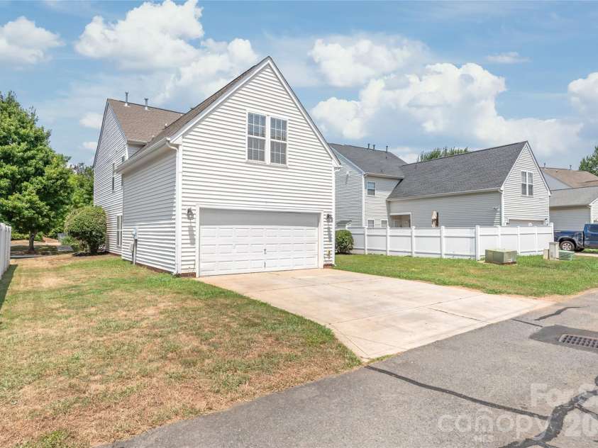 11705 Kingsley View Drive, Charlotte, NC 28277.  MLS# CAR4404564, YatesRealty ID 37176. 
