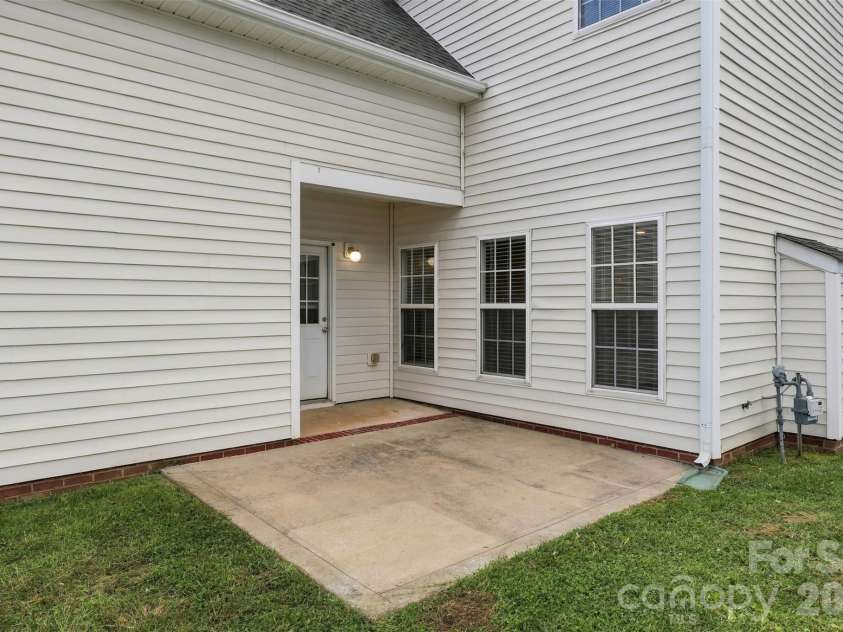 11705 Kingsley View Drive, Charlotte, NC 28277.  MLS# CAR4432126, YatesRealty ID 37176. Back patio