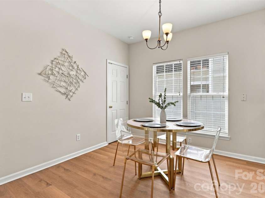 11705 Kingsley View Drive, Charlotte, NC 28277.  MLS# CAR4432126, YatesRealty ID 37176. Breakfast area