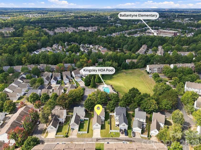 11705 Kingsley View Drive, Charlotte, NC 28277.  MLS# CAR4432126, YatesRealty ID 37176. Convenient location