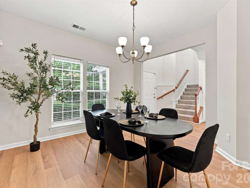 11705 Kingsley View Drive, Charlotte, NC 28277.  MLS# CAR4432126, YatesRealty ID 37176. Formal dining
