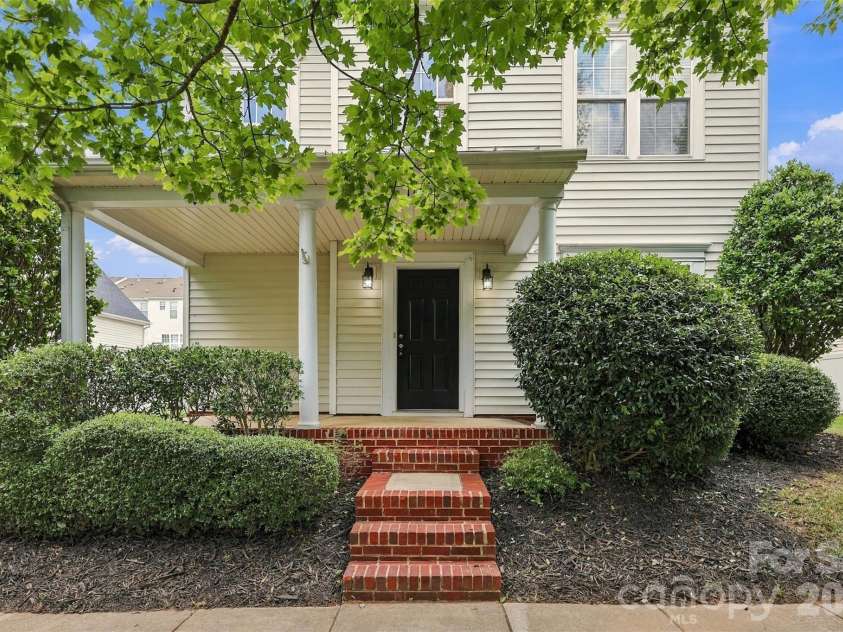 11705 Kingsley View Drive, Charlotte, NC 28277.  MLS# CAR4432126, YatesRealty ID 37176. Front porch