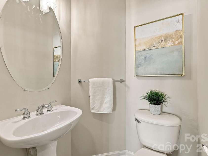 11705 Kingsley View Drive, Charlotte, NC 28277.  MLS# CAR4432126, YatesRealty ID 37176. Half bath on main level