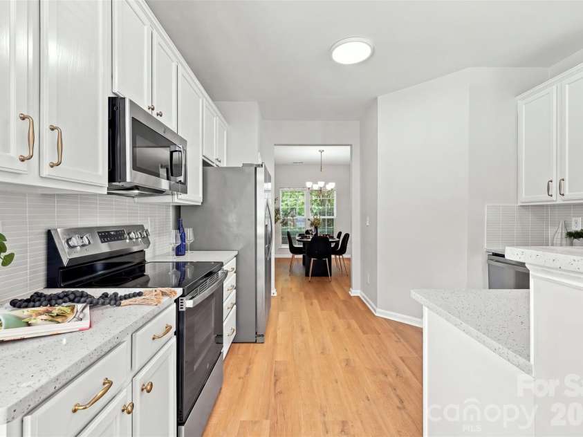 11705 Kingsley View Drive, Charlotte, NC 28277.  MLS# CAR4432126, YatesRealty ID 37176. Kitchen