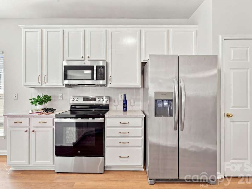 11705 Kingsley View Drive, Charlotte, NC 28277.  MLS# CAR4432126, YatesRealty ID 37176. Kitchen