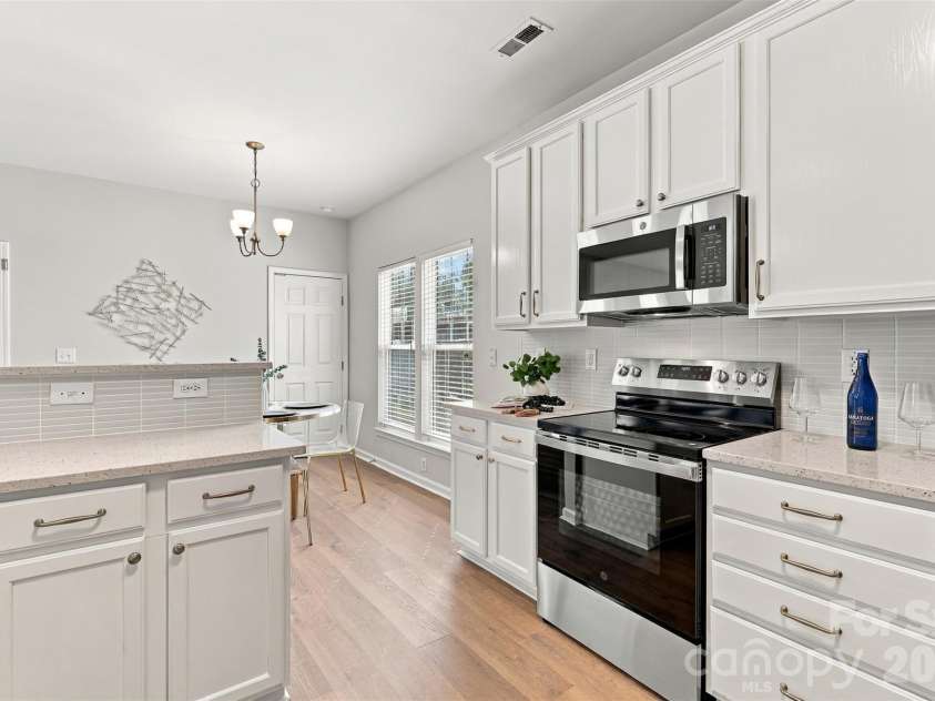 11705 Kingsley View Drive, Charlotte, NC 28277.  MLS# CAR4432126, YatesRealty ID 37176. Kitchen