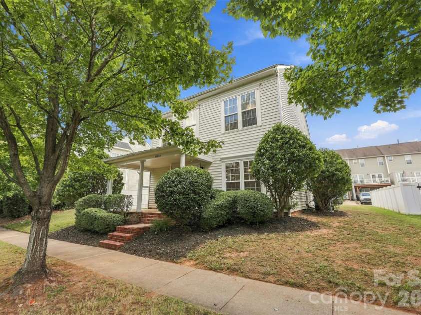 11705 Kingsley View Drive, Charlotte, NC 28277.  MLS# CAR4432126, YatesRealty ID 37176. Side view