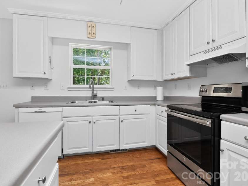 7912 Ritter Drive, Charlotte, NC 28270.  MLS# CAR4404263, YatesRealty ID 37180. 