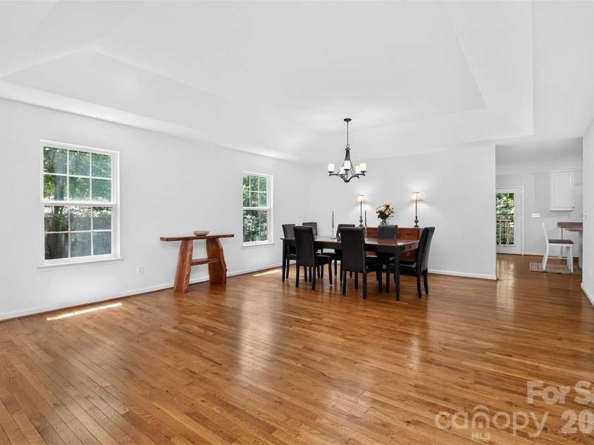 7912 Ritter Drive, Charlotte, NC 28270.  MLS# CAR4404263, YatesRealty ID 37180. Freshly painted with beautiful trey ceiling!
