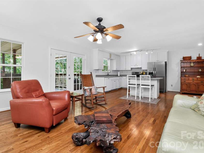 7912 Ritter Drive, Charlotte, NC 28270.  MLS# CAR4404263, YatesRealty ID 37180. Open floor plan!