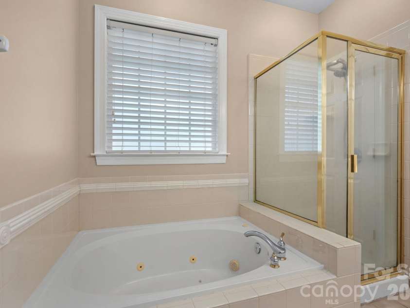 12023 Stone Forest Drive, Pineville, NC 28134.  MLS# CAR4400127, YatesRealty ID 37183. 