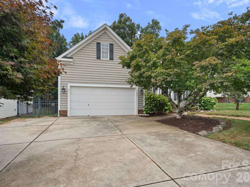 12023 Stone Forest Drive, Pineville, NC 28134.  MLS# CAR4400127, YatesRealty ID 37183. 