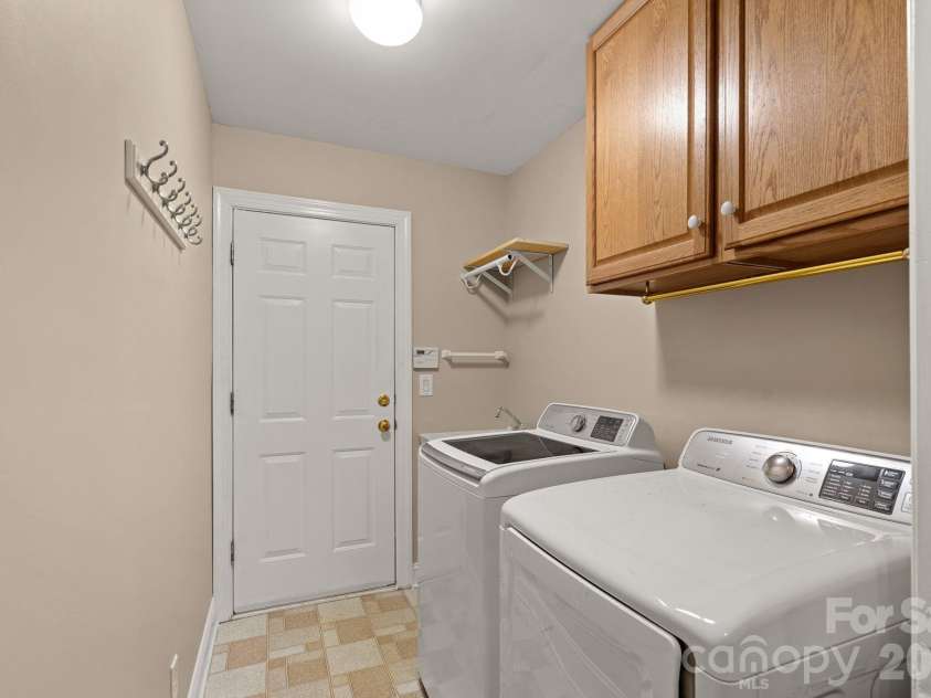 12023 Stone Forest Drive, Pineville, NC 28134.  MLS# CAR4400127, YatesRealty ID 37183. 