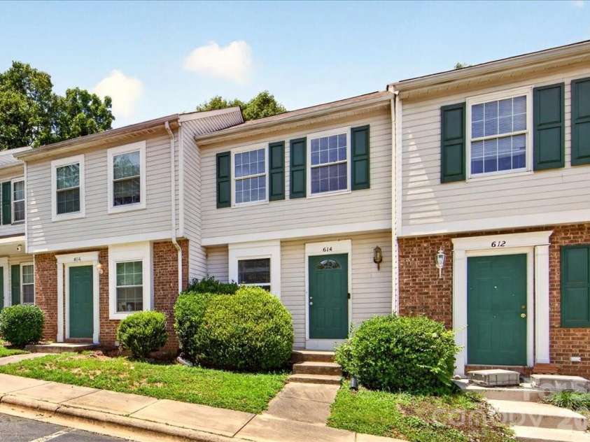 614 Lex Drive, Charlotte, NC 28262.  MLS# CAR4404458, YatesRealty ID 37187. 