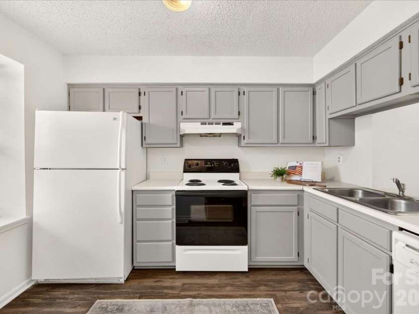 614 Lex Drive, Charlotte, NC 28262.  MLS# CAR4404458, YatesRealty ID 37187. 