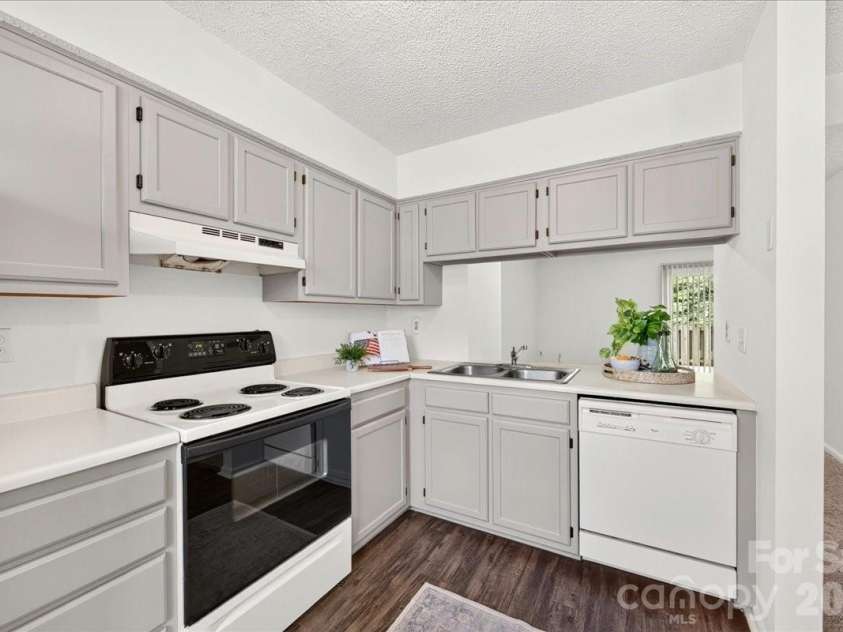 614 Lex Drive, Charlotte, NC 28262.  MLS# CAR4404458, YatesRealty ID 37187. 