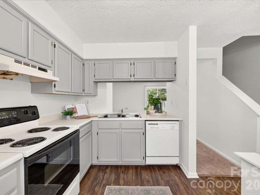 614 Lex Drive, Charlotte, NC 28262.  MLS# CAR4404458, YatesRealty ID 37187. 