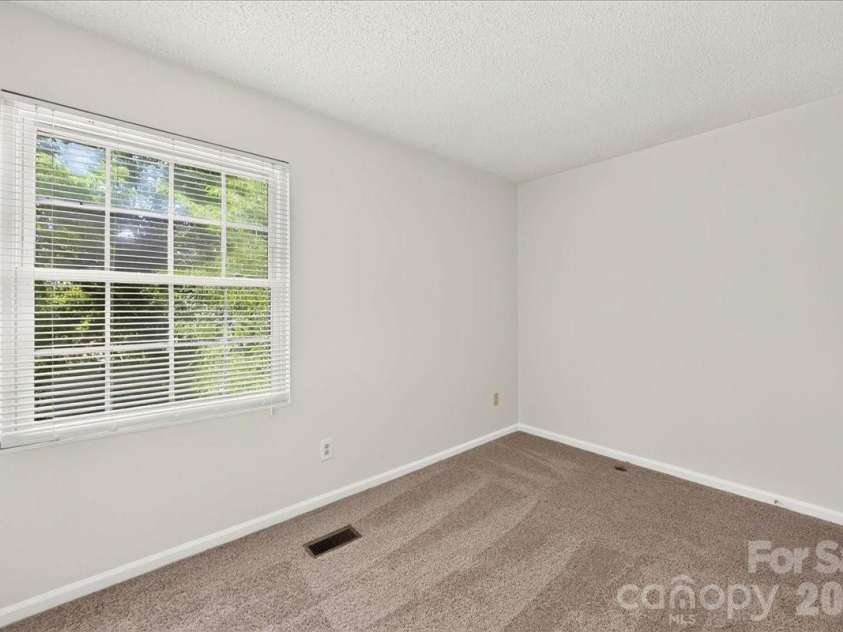 614 Lex Drive, Charlotte, NC 28262.  MLS# CAR4404458, YatesRealty ID 37187. 