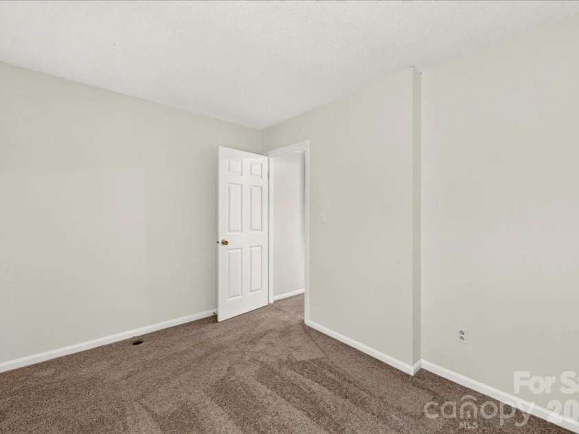 614 Lex Drive, Charlotte, NC 28262.  MLS# CAR4404458, YatesRealty ID 37187. 