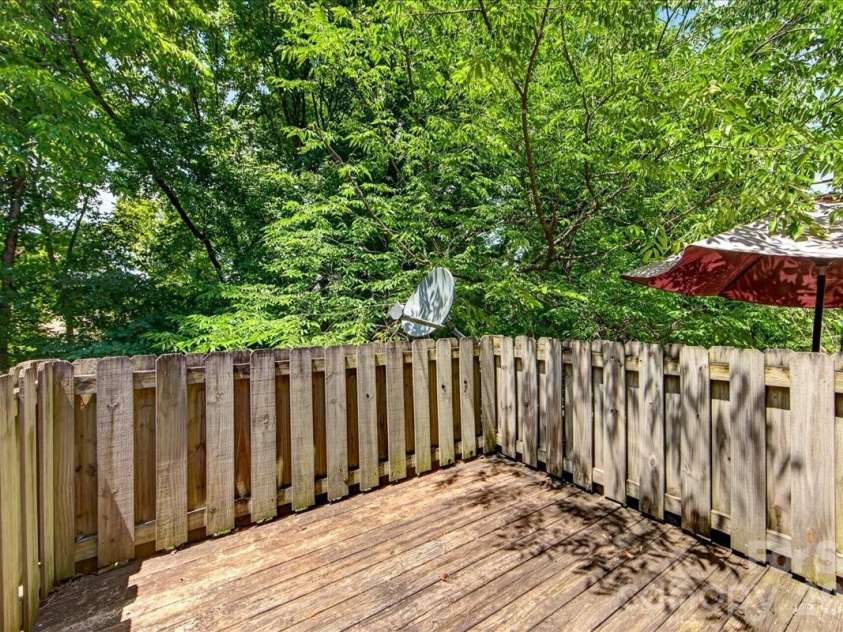 614 Lex Drive, Charlotte, NC 28262.  MLS# CAR4404458, YatesRealty ID 37187. 
