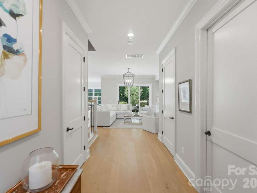 115 Thorncote Place, Charlotte, NC 28226.  MLS# CAR4402701, YatesRealty ID 37189. Entry hallway