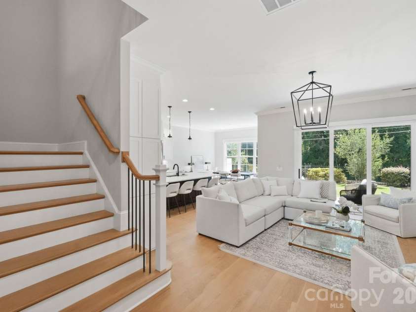 115 Thorncote Place, Charlotte, NC 28226.  MLS# CAR4402701, YatesRealty ID 37189. Entry hallway
