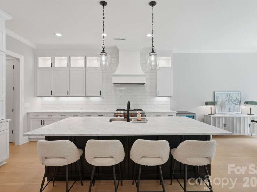 115 Thorncote Place, Charlotte, NC 28226.  MLS# CAR4402701, YatesRealty ID 37189. Kitchen