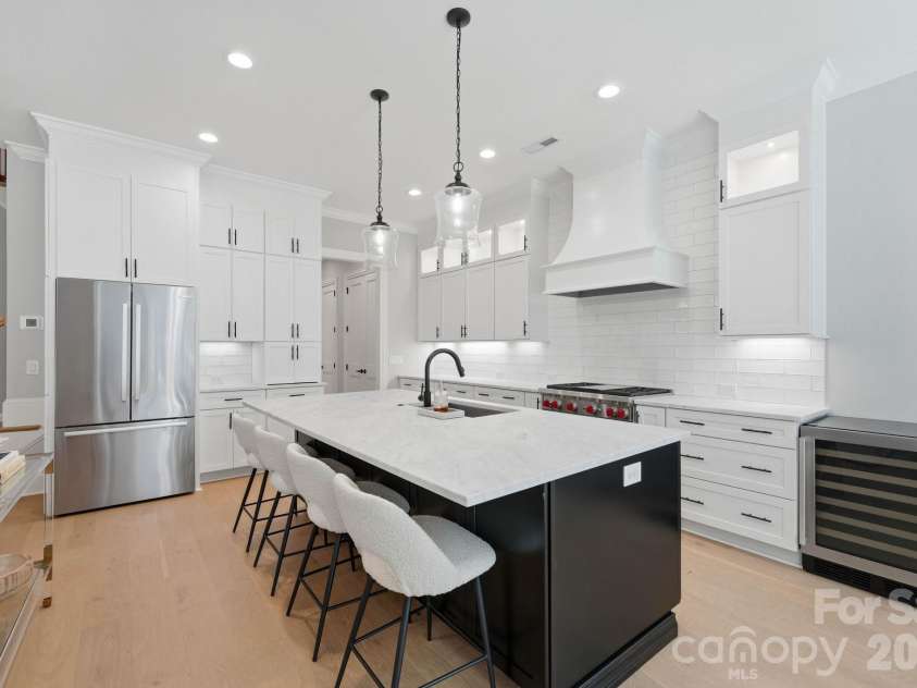 115 Thorncote Place, Charlotte, NC 28226.  MLS# CAR4402701, YatesRealty ID 37189. Kitchen