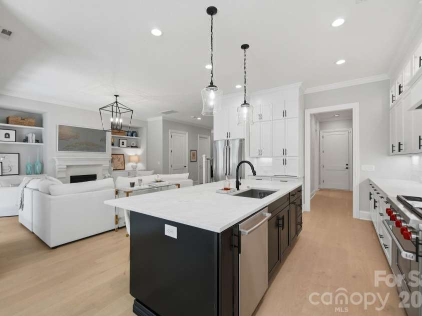 115 Thorncote Place, Charlotte, NC 28226.  MLS# CAR4402701, YatesRealty ID 37189. Kitchen