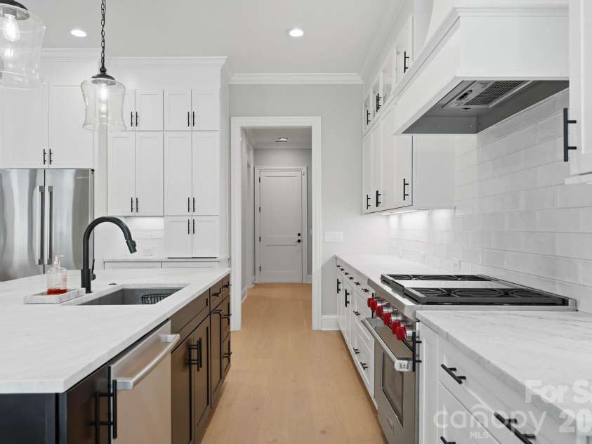 115 Thorncote Place, Charlotte, NC 28226.  MLS# CAR4402701, YatesRealty ID 37189. Kitchen