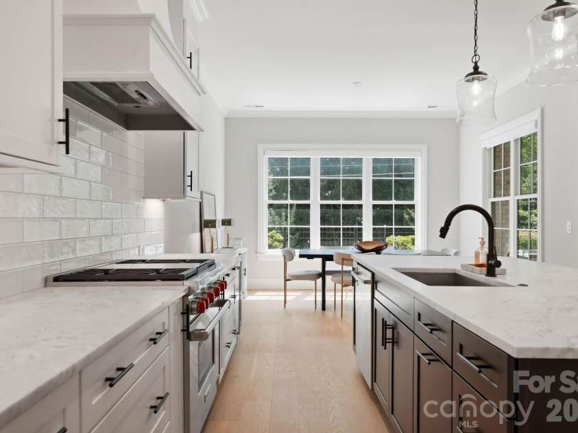 115 Thorncote Place, Charlotte, NC 28226.  MLS# CAR4402701, YatesRealty ID 37189. Kitchen