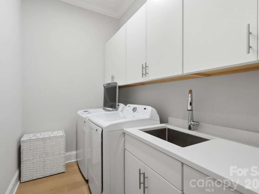 115 Thorncote Place, Charlotte, NC 28226.  MLS# CAR4402701, YatesRealty ID 37189. Laundry room