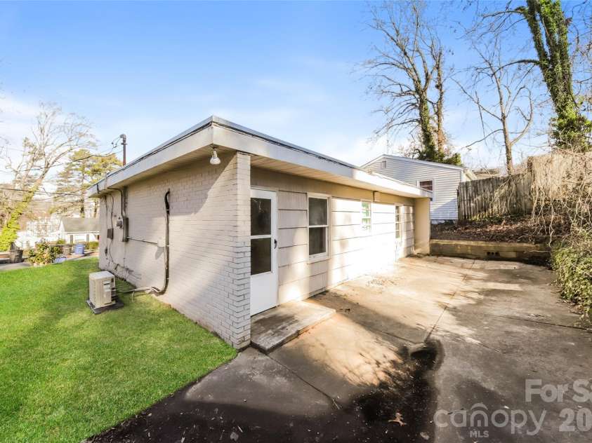 238 Bond Street, Winston Salem, NC 27127.  MLS# CAR4356513, YatesRealty ID 3719. 