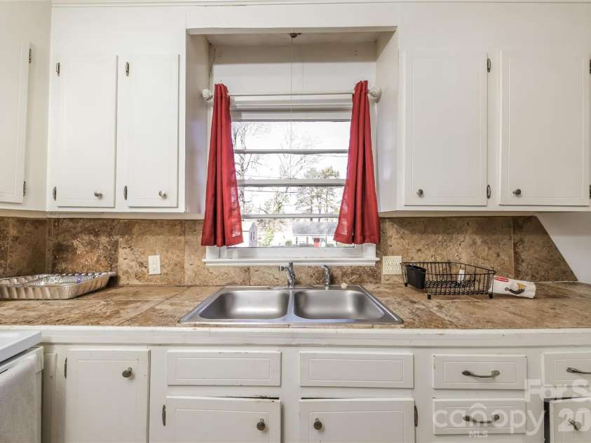 238 Bond Street, Winston Salem, NC 27127.  MLS# CAR4356513, YatesRealty ID 3719. 
