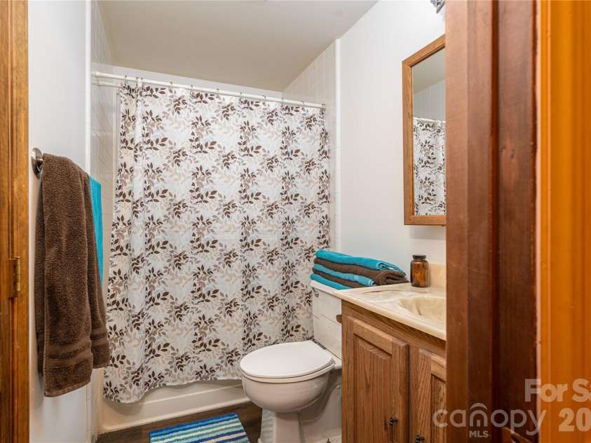 3323 Sadler Road, Alexis, NC 28006.  MLS# CAR4403471, YatesRealty ID 37191. Hall bath