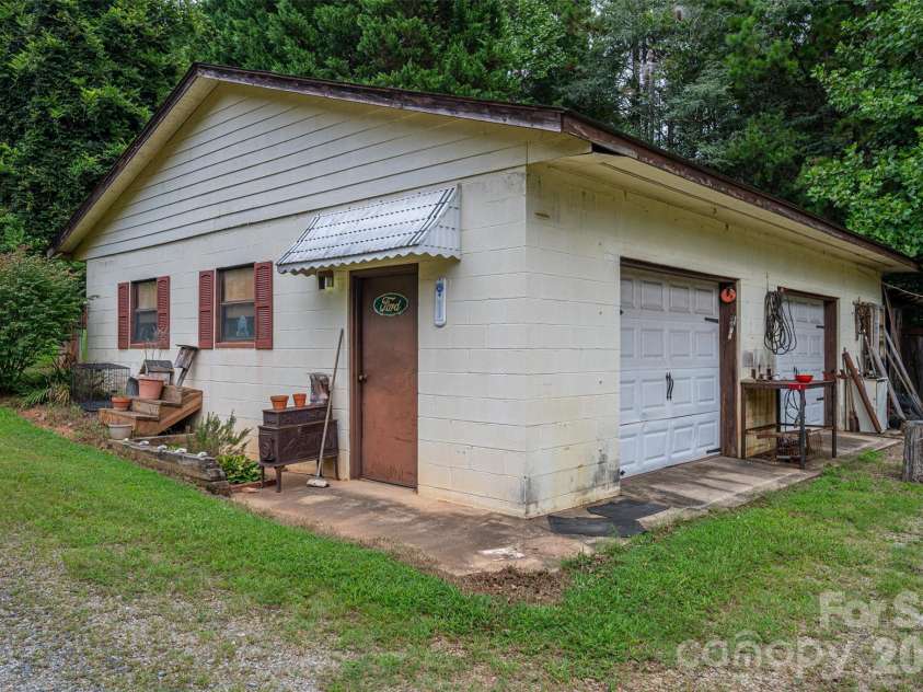 3323 Sadler Road, Alexis, NC 28006.  MLS# CAR4403471, YatesRealty ID 37191. Large workshop/garage