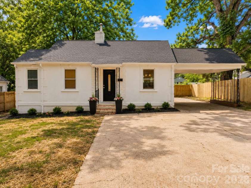 2007 Highland Street, Charlotte, NC 28208.  MLS# CAR4400417, YatesRealty ID 37192. 