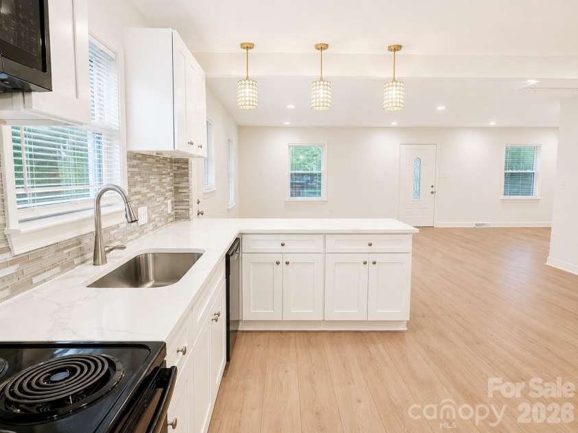 2007 Highland Street, Charlotte, NC 28208.  MLS# CAR4400417, YatesRealty ID 37192. 