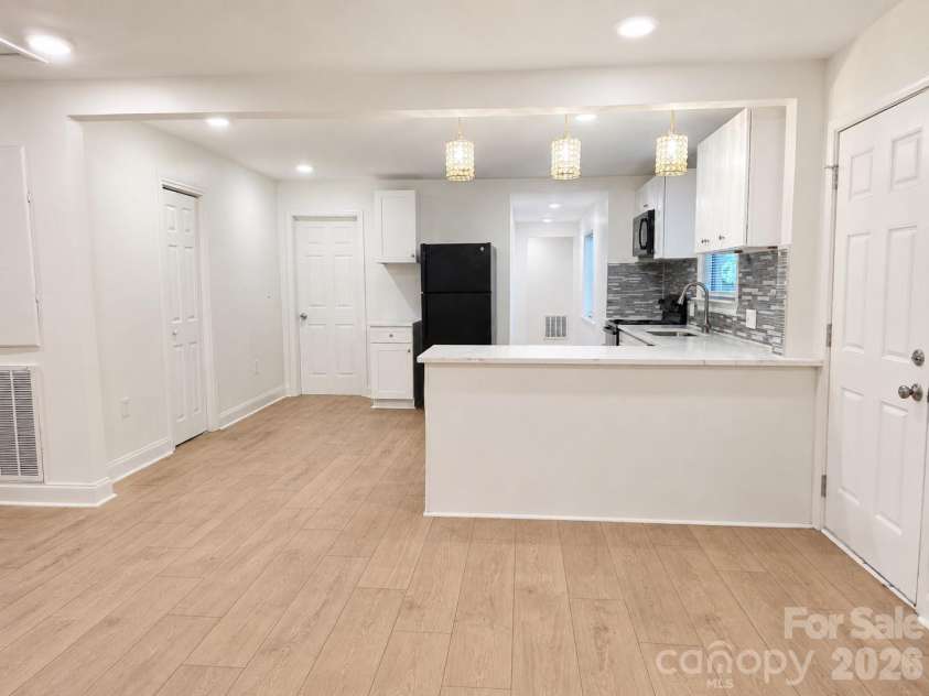 2007 Highland Street, Charlotte, NC 28208.  MLS# CAR4400417, YatesRealty ID 37192. 