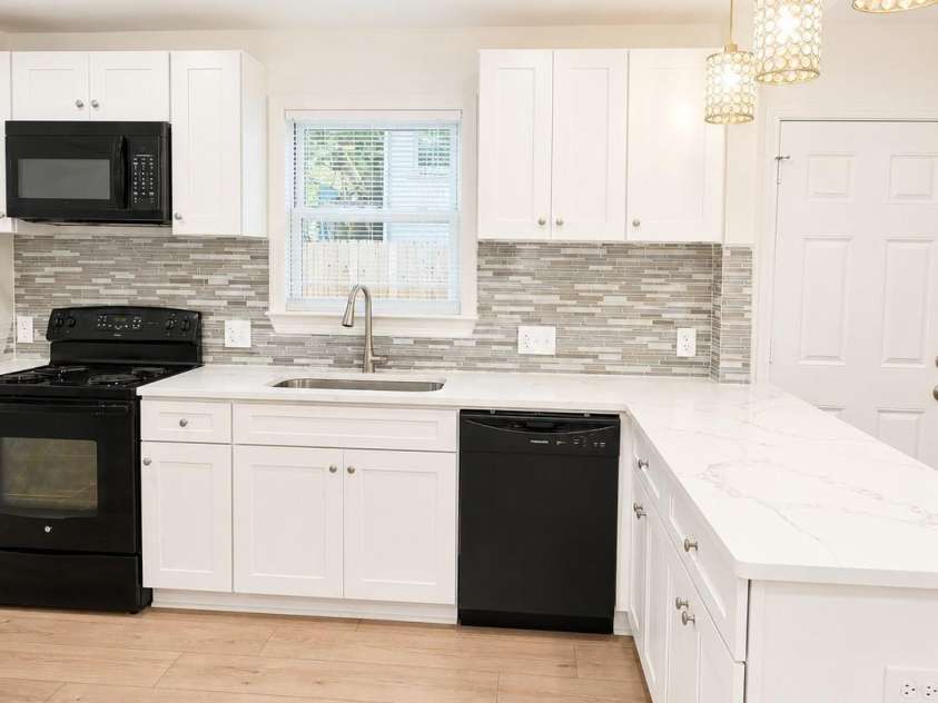 2007 Highland Street, Charlotte, NC 28208.  MLS# CAR4400417, YatesRealty ID 37192. 