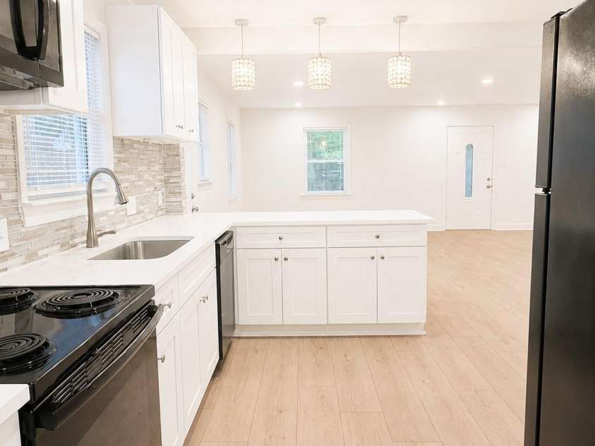 2007 Highland Street, Charlotte, NC 28208.  MLS# CAR4400417, YatesRealty ID 37192. 