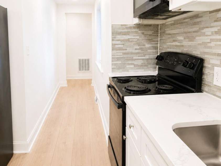 2007 Highland Street, Charlotte, NC 28208.  MLS# CAR4400417, YatesRealty ID 37192. 