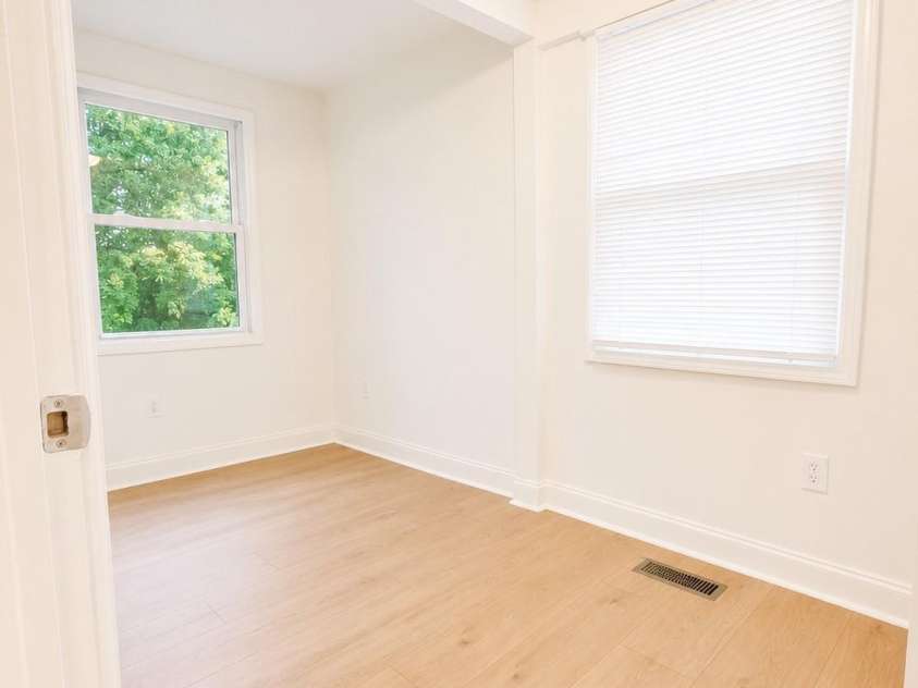 2007 Highland Street, Charlotte, NC 28208.  MLS# CAR4400417, YatesRealty ID 37192. 