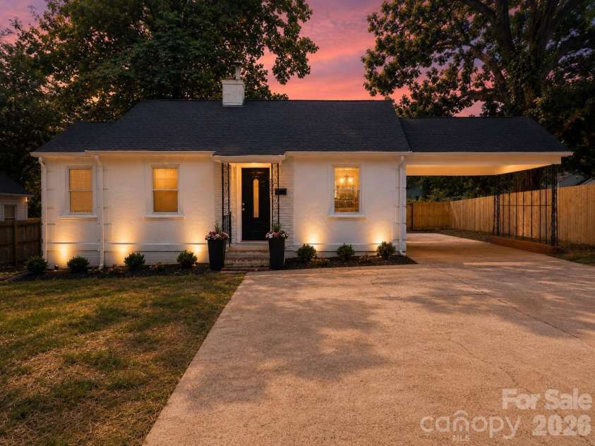 2007 Highland Street, Charlotte, NC 28208.  MLS# CAR4400417, YatesRealty ID 37192. 