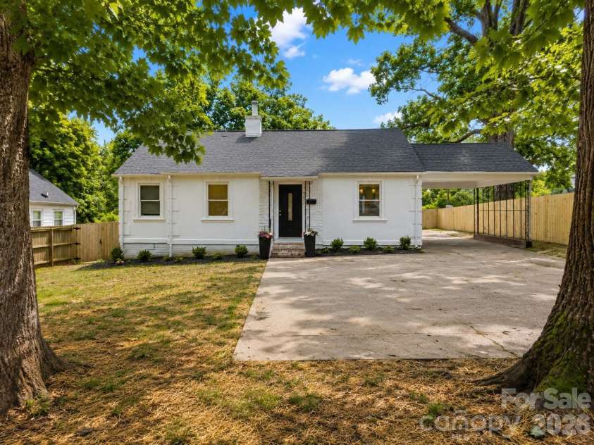 2007 Highland Street, Charlotte, NC 28208.  MLS# CAR4400417, YatesRealty ID 37192. 