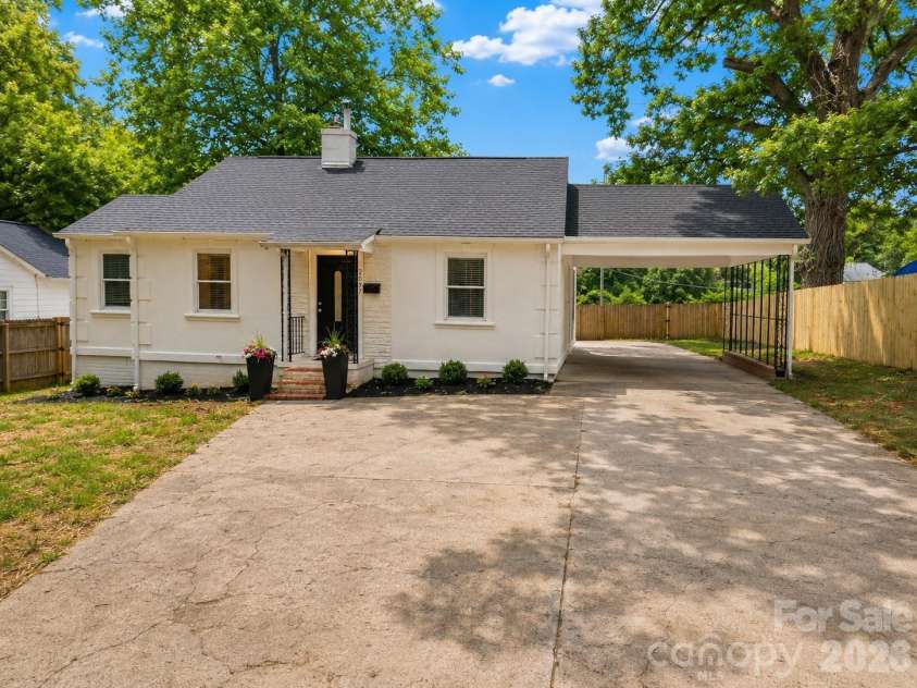 2007 Highland Street, Charlotte, NC 28208.  MLS# CAR4400417, YatesRealty ID 37192. 